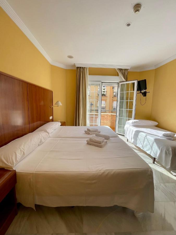 Hotel La Fonda De Don Gonzalo Cenes De La Vega Bagian luar foto