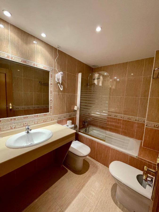 Hotel La Fonda De Don Gonzalo Cenes De La Vega Bagian luar foto