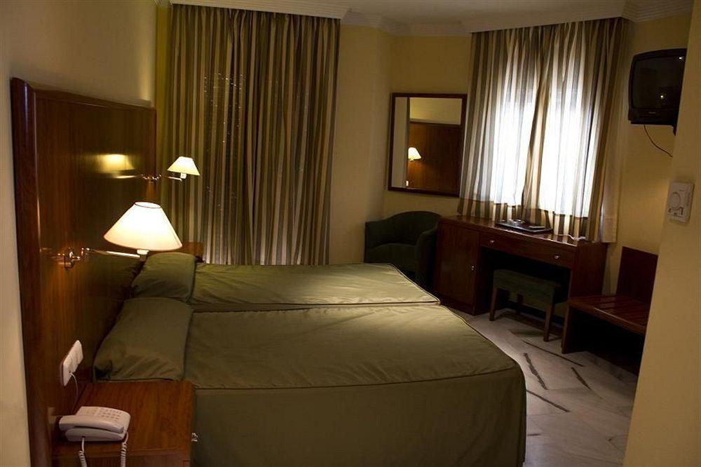Hotel La Fonda De Don Gonzalo Cenes De La Vega Bagian luar foto