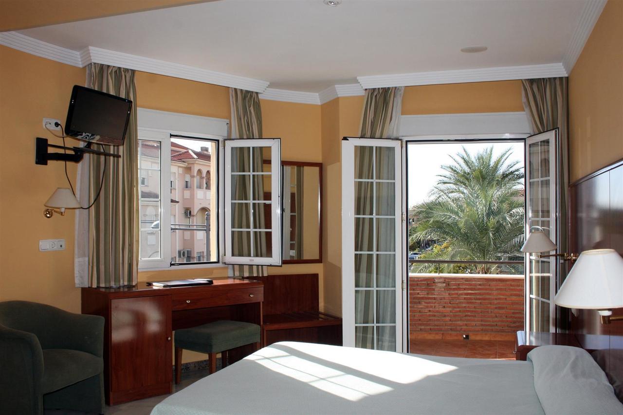 Hotel La Fonda De Don Gonzalo Cenes De La Vega Bagian luar foto